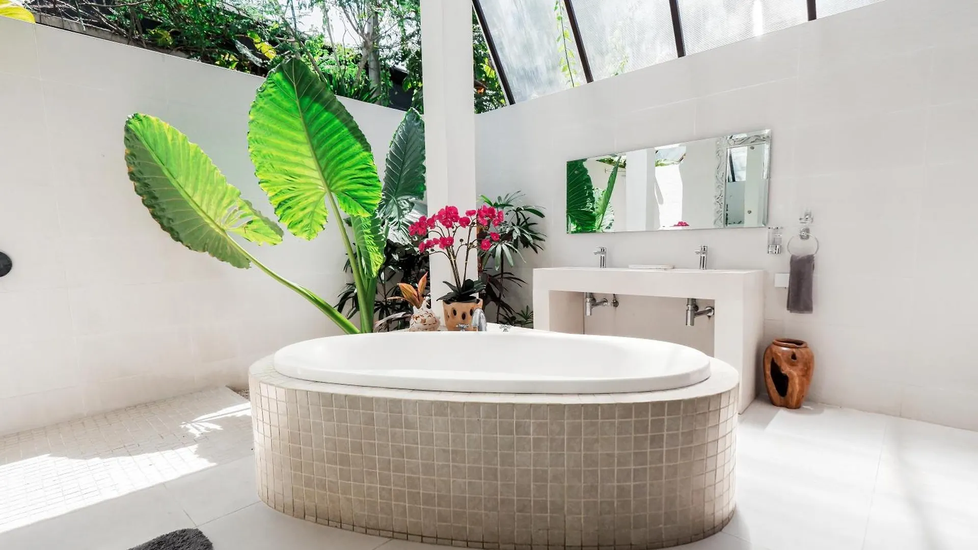 Comfortable 5 Bedroom Villa In Seminyak By Nami Bali